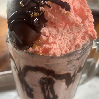 Burger Bench - Strawberry Cupid Milkshake - American Near Me - Escondido, California Burger Bench - Strawberry Cupid Milkshake - American Near Me - Escondido, California