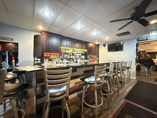 AL'an Ruben's Bar & Grill by null