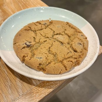 Bluestone Lane Logan Circle Café - Chocolate chip cookie - Coffee & Tea Near Me - Washington, DC, District of Columbia
