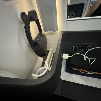 Delta Air Lines - Airlines Near Me - Seattle, Washington