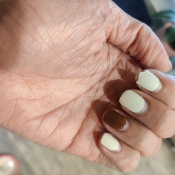Nailbox Studio - Gel chipped so quickly - Nail Salons Near Me - Los Angeles, California
