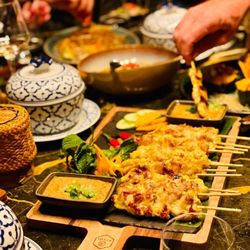 Sawadee - Brochette de poulet Satay, juste grillée à la plancha, sauce cacahuète ! Un classique.
