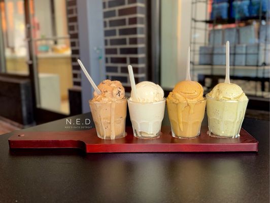 Momento Gelato and Coffee by null