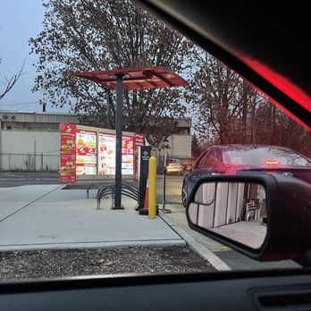 Jollibee - Fast Food Near Me - Edison, New Jersey Jollibee - Fast Food Near Me - Edison, New Jersey