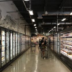 MOM's Organic Market
