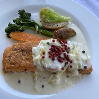 Angelina's Ristorante - Salmone Grigliato - Italian Near Me - Staten Island, New York