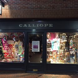 Calliope Gifts - Beautiful store front during Christmas.