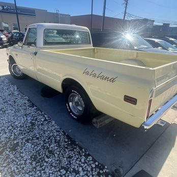La La Land - Iconic yellow truck - Coffee & Tea Near Me - Dallas, Texas La La Land - Iconic yellow truck - Coffee & Tea Near Me - Dallas, Texas