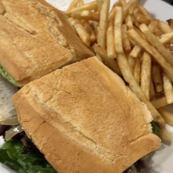 Cuban Island Cafe - Pan con bistec - Cuban Near Me - Bonaire, Georgia