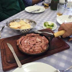 Ciccarino - Lingüiça recheada com queijo na entrada.