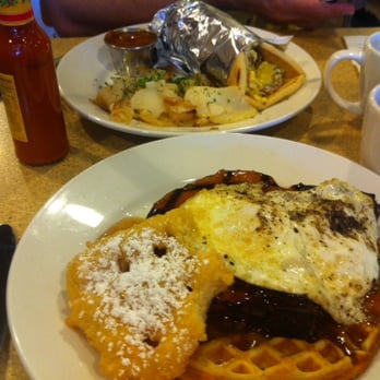 Vovomeena - the banging pocket (background) and bmoc (foreground) - Coffee & Tea Near Me - Phoenix, Arizona