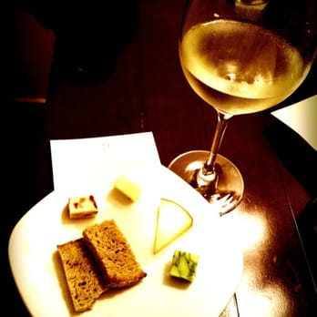 Pavilion Hotel - Daily wine and cheese tasting - Hotels Near Me - Avalon, California