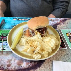 Sheri's Family Diner and Pizzeria - Hickory burger with chips.