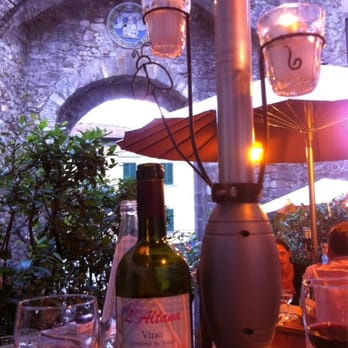 L'Altana - Outside seating looking out walled entrance to village. - Tuscan Near Me - Barga, LU