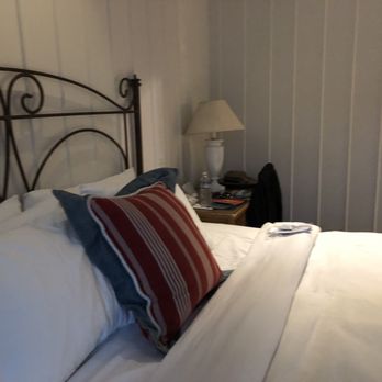 Snug Harbor Inn - Hotels Near Me - Avalon, California