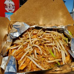 Oui’s Kitchen - Phad Thai with chicken  Spicy level 2