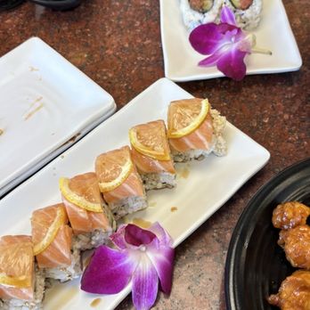 Sunshine Restaurant  - Citrus Roll Spicy Salmon Roll 10/10!! - Chinese Near Me - Hanford, California