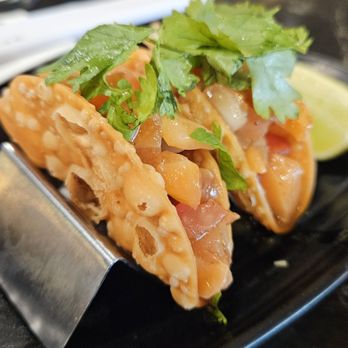 JINYA Ramen Bar - Thornton Park - Salmon poke tacos - Ramen Near Me - Orlando, Florida