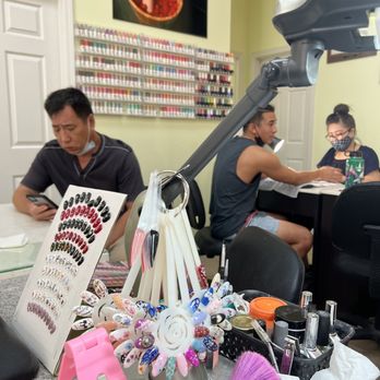 Nailery Hawaii - Unmasked guest and employee - Nail Salons Near Me - Honolulu, Hawaii Nailery Hawaii - Unmasked guest and employee - Nail Salons Near Me - Honolulu, Hawaii