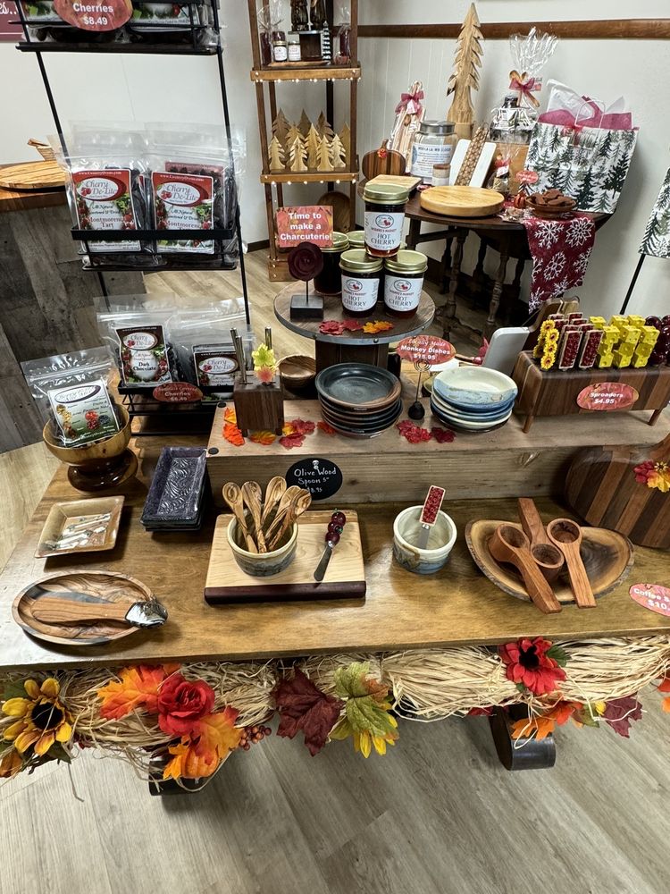 CUTTING BOARDS AND MORE 26 S 3rd Ave, Sturgeon Bay, Wisconsin Gift