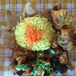 Shiva Station - Guiso de berenjena con arroz y pakora