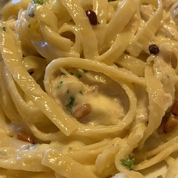 Mambo Italiano Cafe - Fettuccine Con Pollo with Gorgonzola Cream - Italian Near Me - Bellingham, Washington