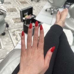 Dream Nails Spa - Almond shape red