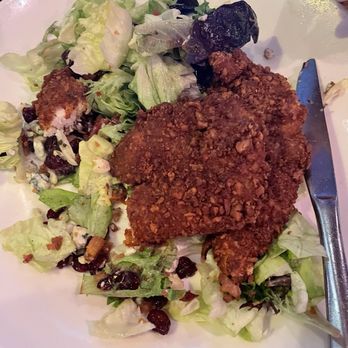 Marlow's Tavern - Pecan crusted chicken salad with cranberries - New American Near Me - Marietta, Georgia