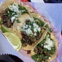 Azteca Bar - 3 tacos - 2 asada y un lengua