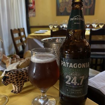 La Rueda 1975 - Good craft beer selection and an extensive collection of wine on offer. - Argentine Near Me - Puerto Iguazú, N