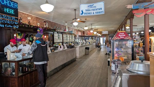 La King's Confectionery by null