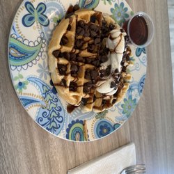 Mona Moo's - Ice cream waffle