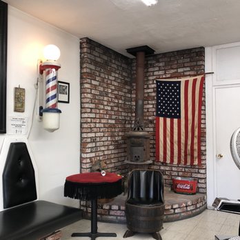 Ernie's Barber Shop - 10/10 ambiance - Barbers Near Me - Glendale, California Ernie's Barber Shop - 10/10 ambiance - Barbers Near Me - Glendale, California