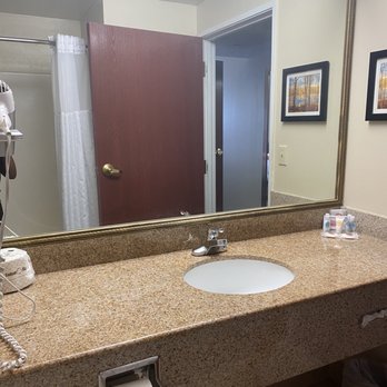 Comfort Inn & Suites - Hotel Bathroom Sink - Hotels Near Me - Mount Pocono, Pennsylvania