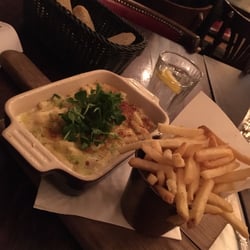 Le Bistrot Pierre - Macaroni cheese (with truffle oil!) and chips (or pommes frites if I'm being pernickety!)