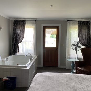 Wild Iris Inn - Bed & Breakfast Near Me - LaConner, Washington