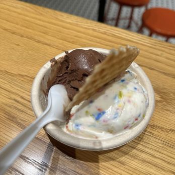 Jeni's Splendid Ice Creams - Buttercream birthday cake and the darkest chocolate - Ice Cream & Frozen Yogurt Near Me - Chicago, Illinois Jeni's Splendid Ice Creams - Buttercream birthday cake and the darkest chocolate - Ice Cream & Frozen Yogurt Near Me - Chicago, Illinois