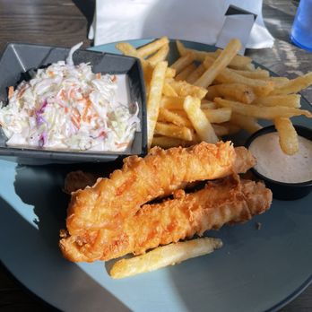 Hurricane Mo's - Beer battered Mahi - Bars Near Me - Kitty Hawk, North Carolina