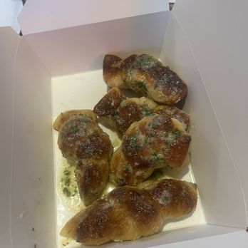 Zee’s Pizzeria - Garlic knots - Pizza Near Me - New Orleans, Louisiana Zee’s Pizzeria - Garlic knots - Pizza Near Me - New Orleans, Louisiana