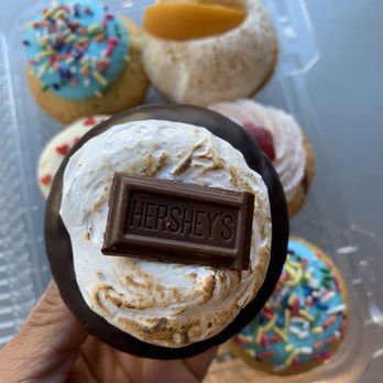 Molly's Cupcakes - S'more - Cupcakes Near Me - Liberty Township, Ohio