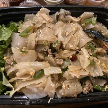 Bowl Thai - Pad kee mao (drunken noodle) the most bland drunken noodle i've ever had in my life. - Thai Near Me - Gardena, California