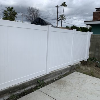 Handy Hovo - Vinil fence between main house and ADU - Handyman Near Me Handy Hovo - Vinil fence between main house and ADU - Handyman Near Me