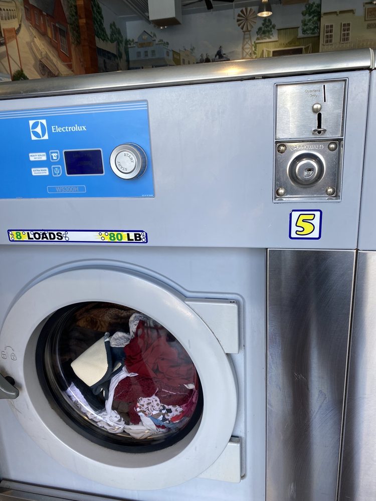 FLUFF AND FOLD LAUNDROMAT Updated July 2024 19 Photos & 21 Reviews