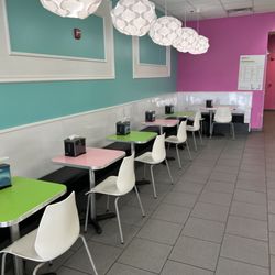 sweetFrog Premium Frozen Yogurt - Seating inside
