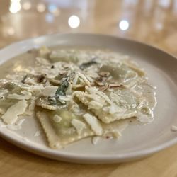 La Cucina Ristorante Italiano - Ravioli Spinaci - Creamy goodness