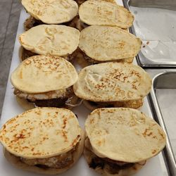 Aventura Deli & Grocery - Los locos sándwiches