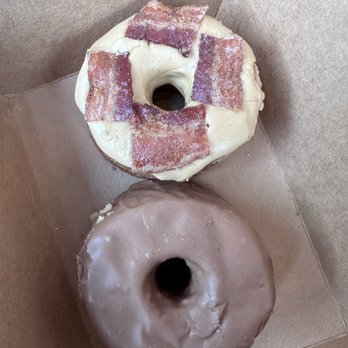 East Pole - Donuts from Five daughters - Coffee Roasteries Near Me - Atlanta, Georgia East Pole - Donuts from Five daughters - Coffee Roasteries Near Me - Atlanta, Georgia