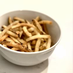 The Red Onion Restaurant & Bar - These Fries Look Basic, But They Have That Nice Crisp & The Perfect Amount Of Salt