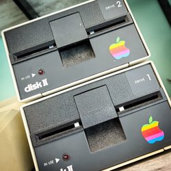 Cracked Gadgets - Apple Floppy Drives. Eye candy tech while fix cracked screen.