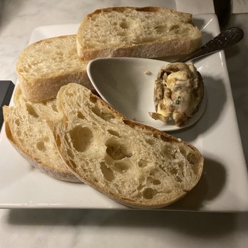 Le Malt Lounge - Tapas Bars Near Me - Colonia, New Jersey